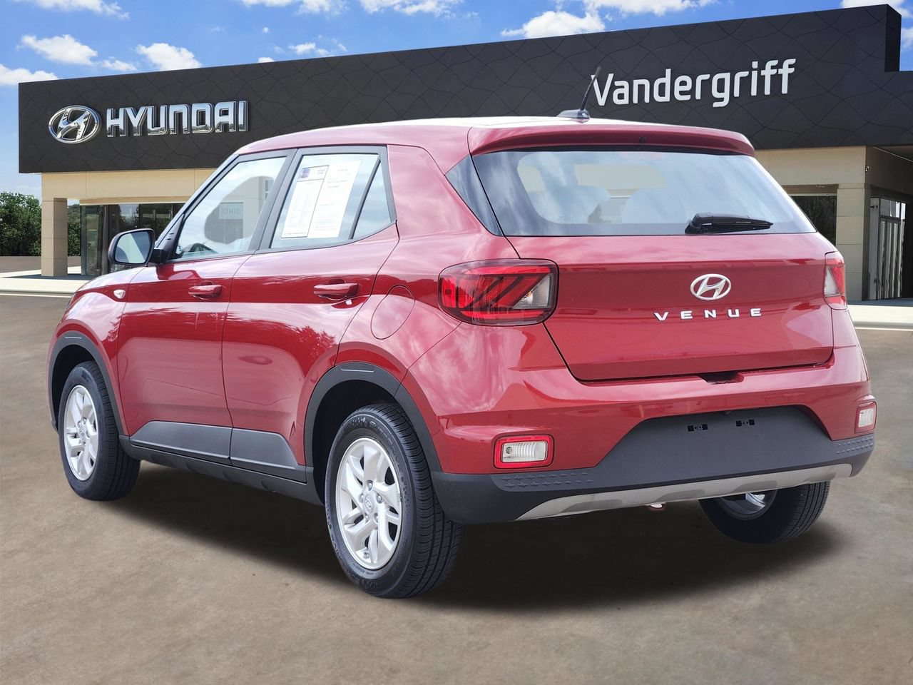 Used 2025 Hyundai Venue SE FWD image 3