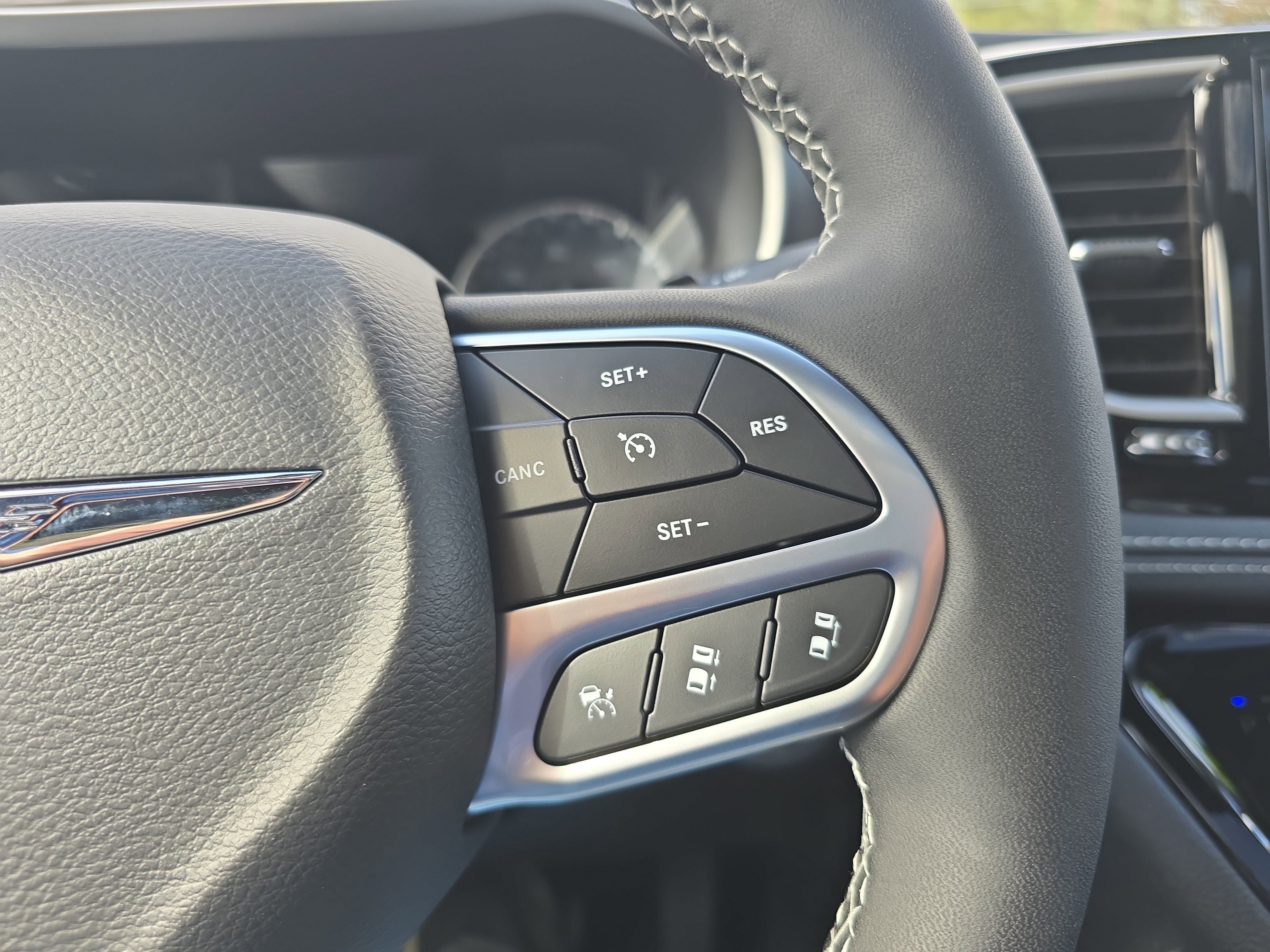 New 2026 Chrysler Pacifica Select image 24