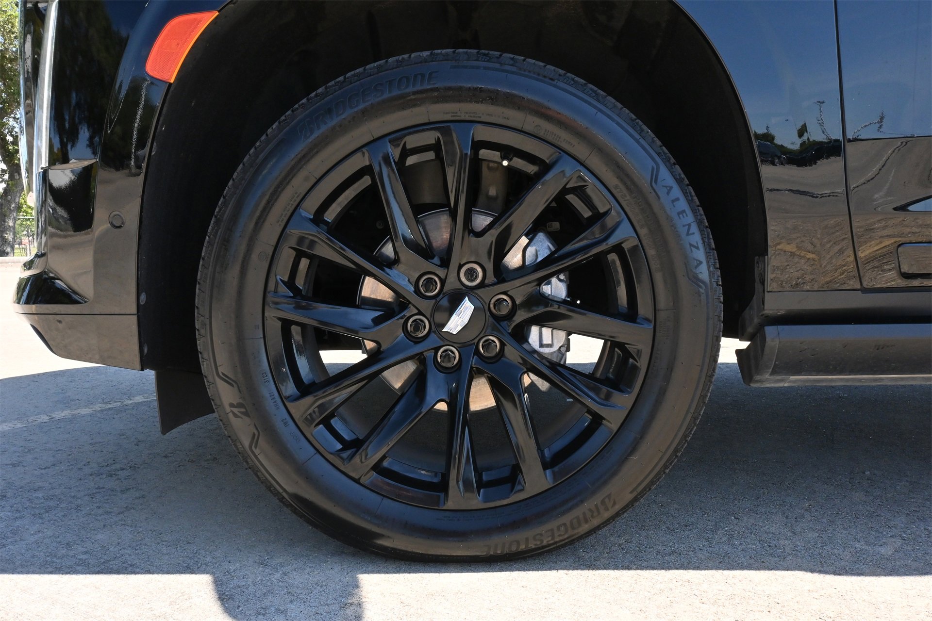 Used 2023 Cadillac Escalade Sport Platinum w/ LPO, ONYX Package image 29