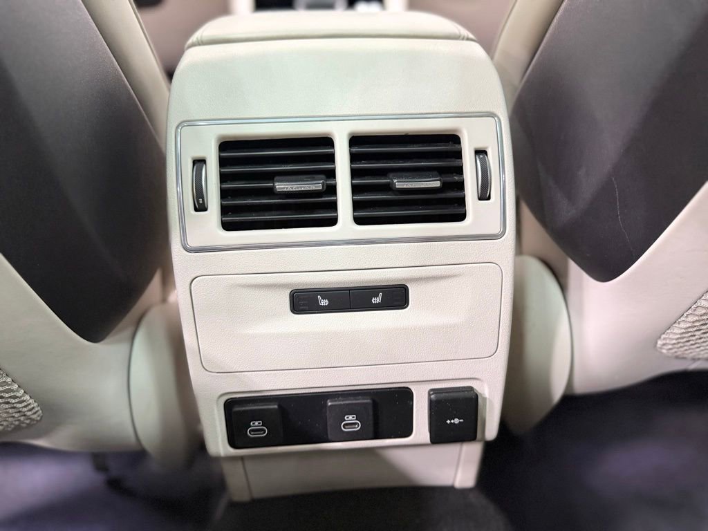 Used 2021 Jaguar F-PACE SVR image 26