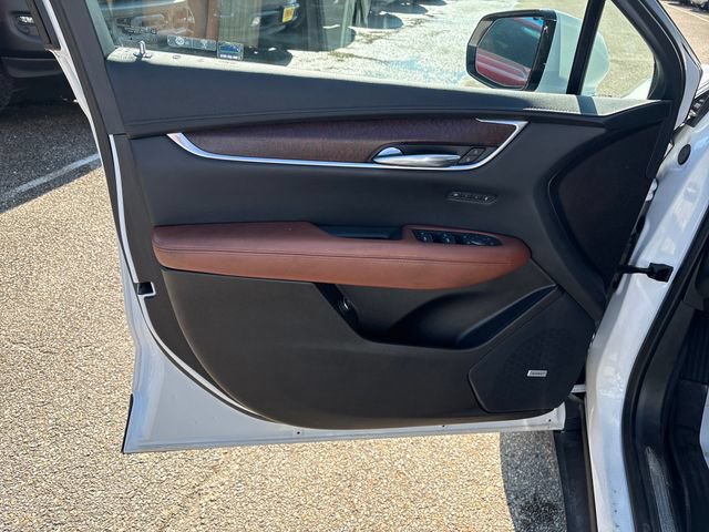 Used 2022 Cadillac XT5 Premium Luxury w/ LPO, Floor Liner Package AWD/4WD image 7