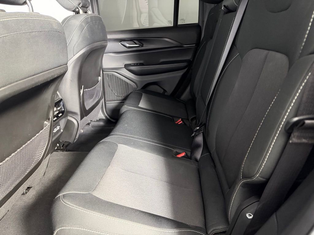 Used 2025 Jeep Grand Cherokee Laredo w/ Luxury Tech Group I image 26