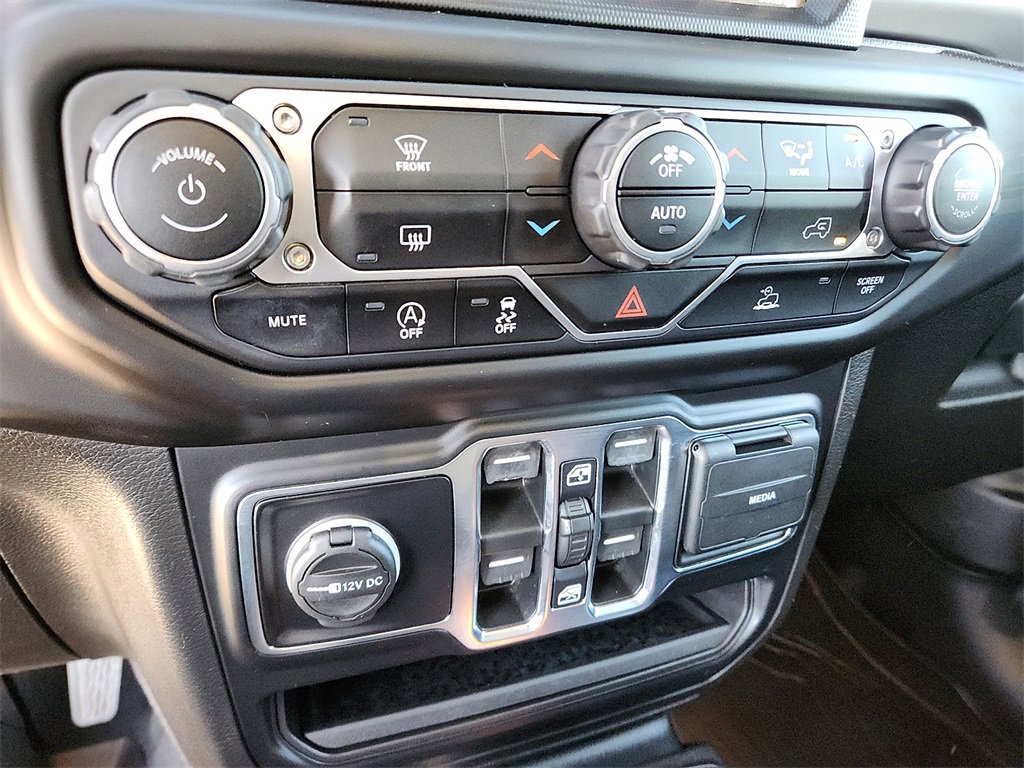 Used 2021 Jeep Gladiator Willys image 23