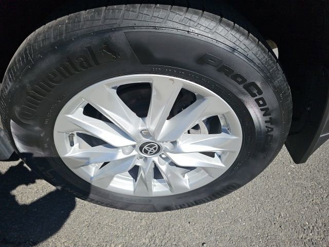 Used 2023 Toyota Corolla Cross LE AWD/4WD image 25