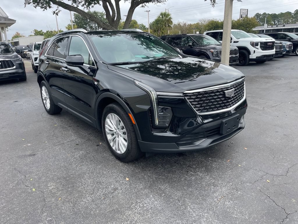 Used 2024 Cadillac XT4 Luxury w/ Cold Weather Package AWD/4WD image 8