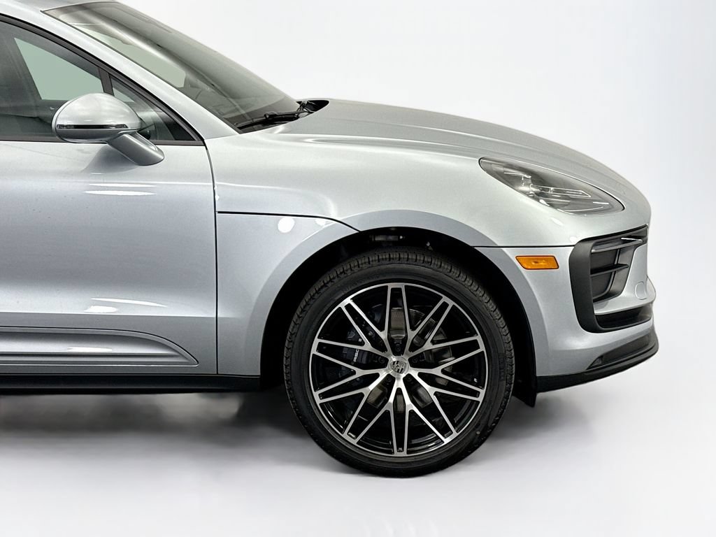 Used 2026 Porsche Macan AWD/4WD image 11