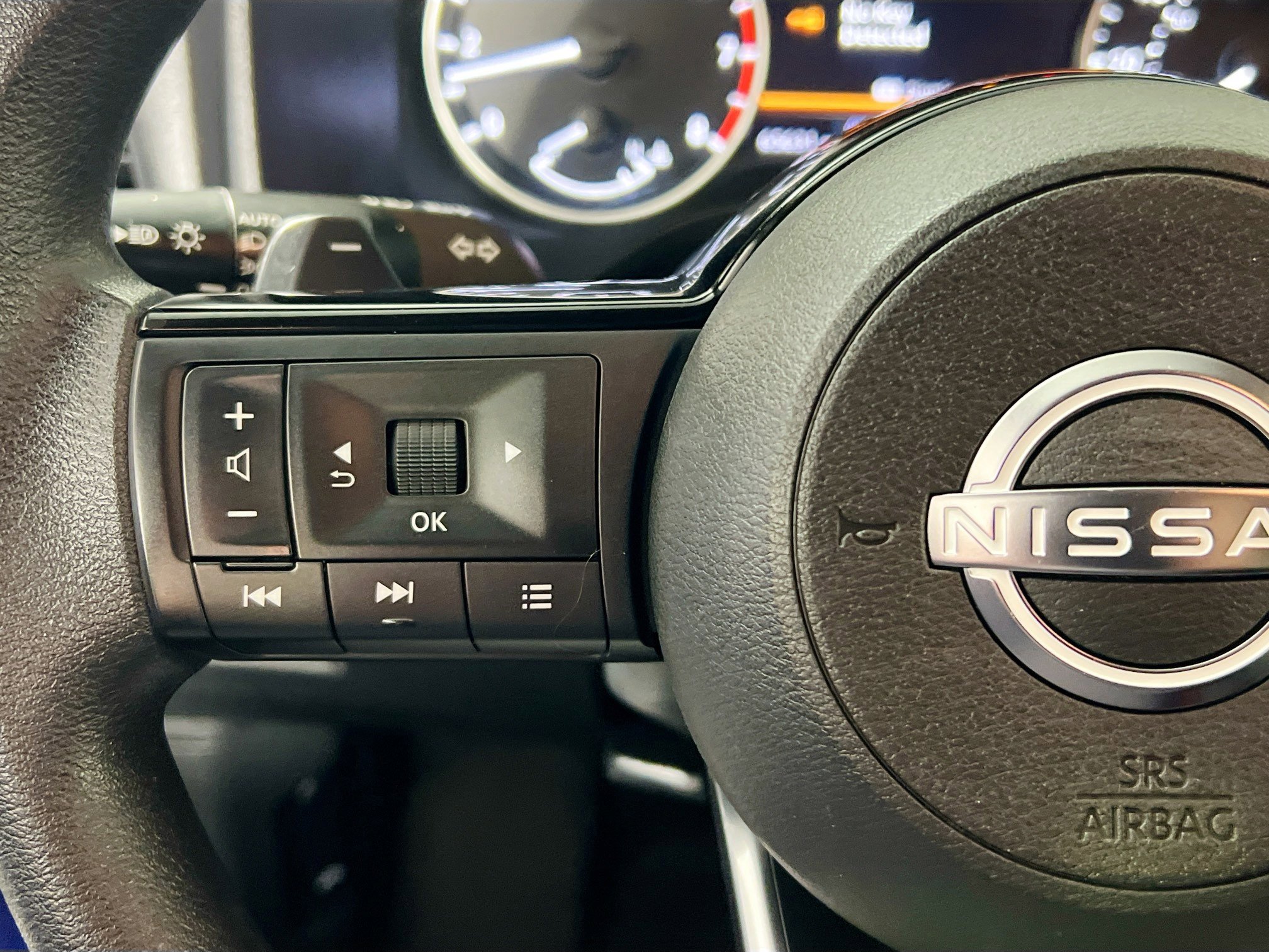 Used 2023 Nissan Rogue SV image 18