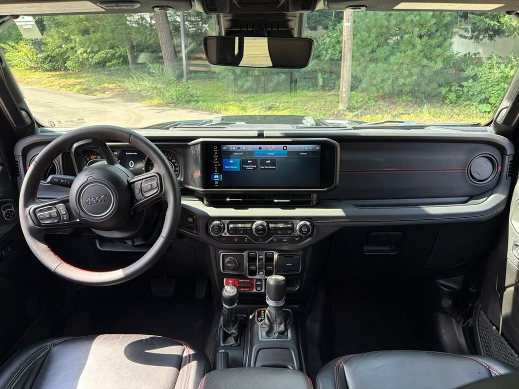 Used 2024 Jeep Wrangler Unlimited Rubicon AWD/4WD image 11