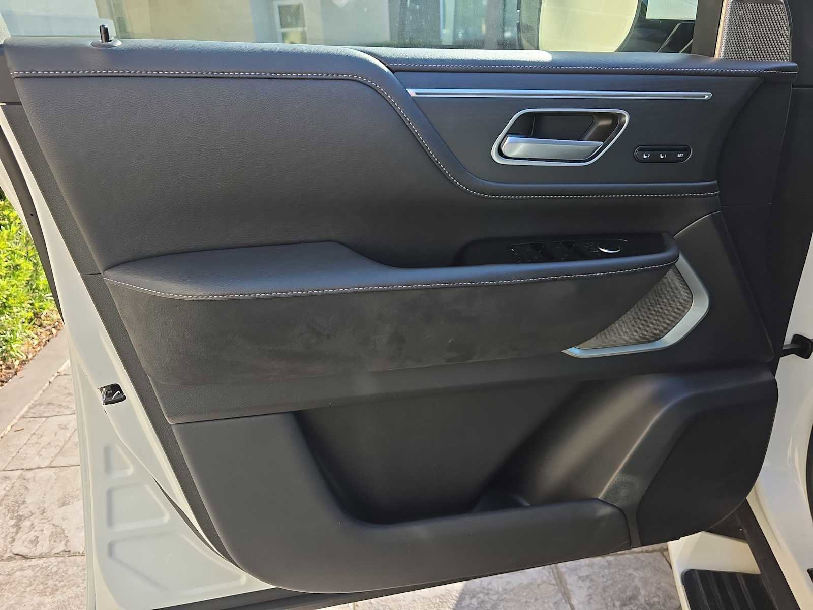 Certified 2025 INFINITI QX80 Sensory image 14