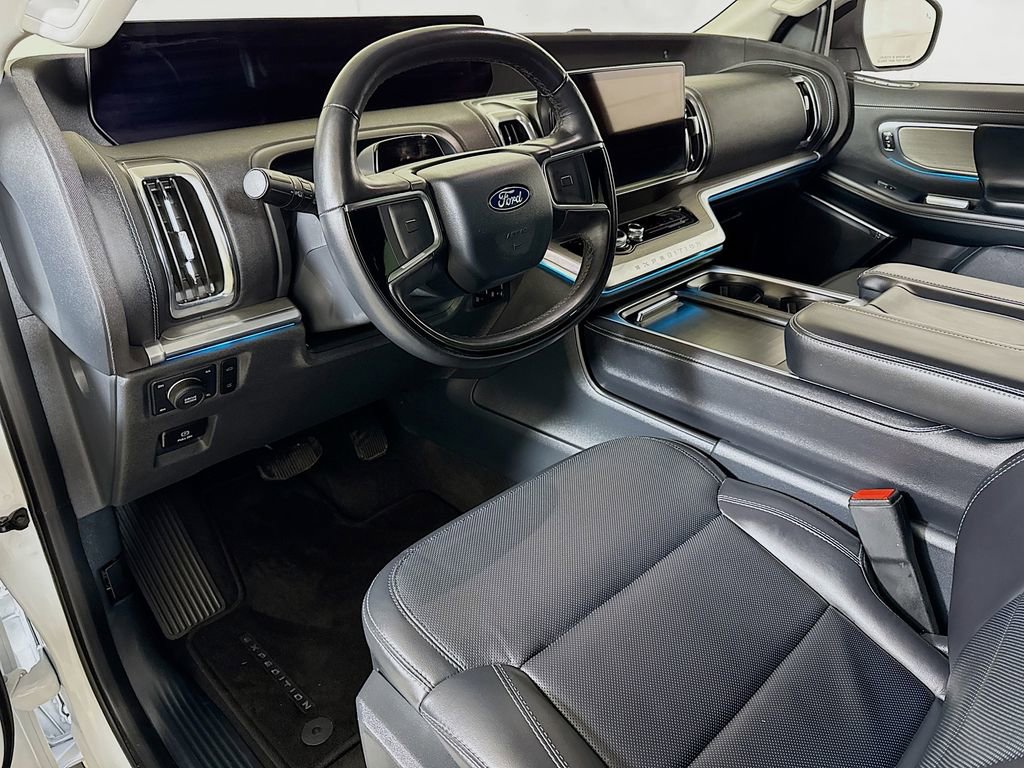 Used 2025 Ford Expedition Max Platinum image 7