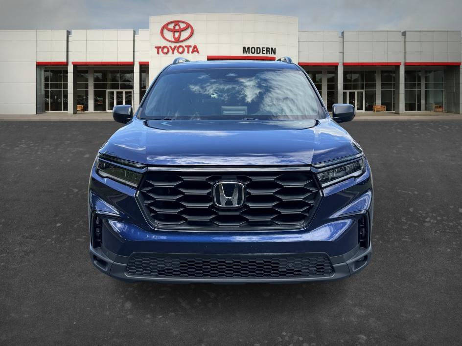 Used 2025 Honda Pilot Sport image 2