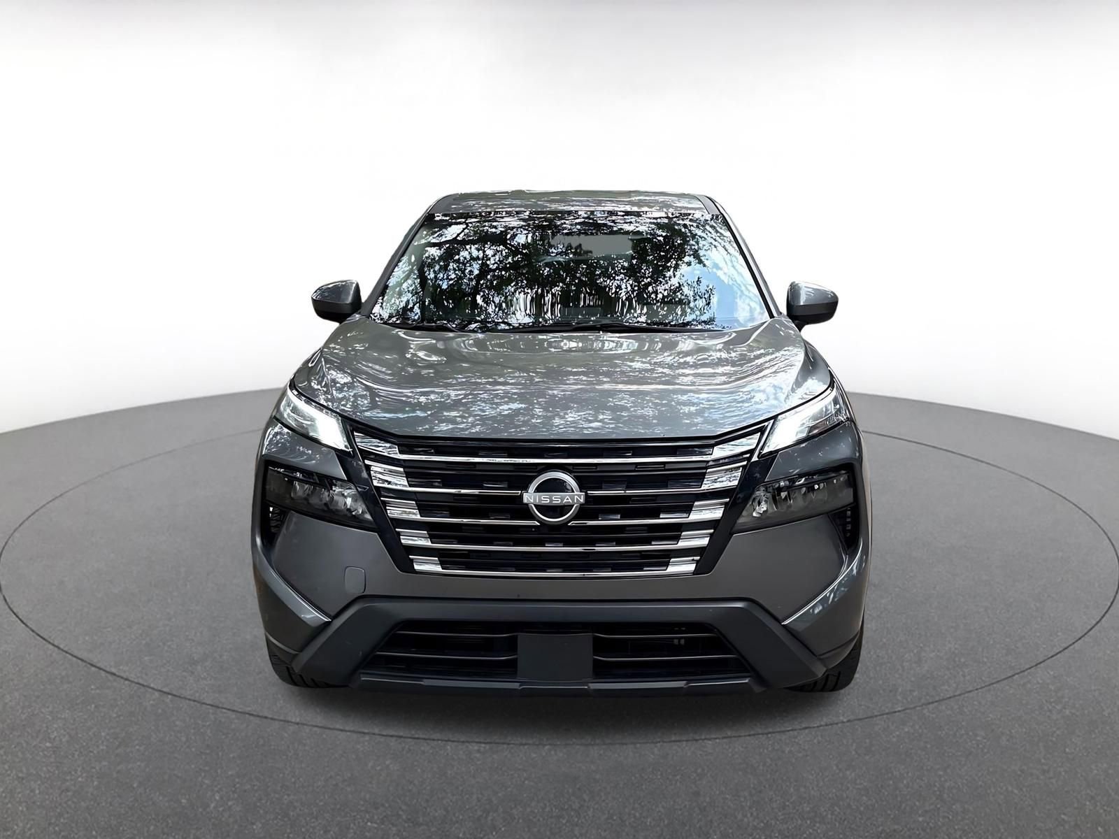 Used 2025 Nissan Rogue SV FWD image 2