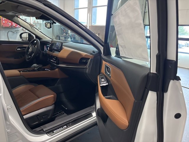 New 2026 Nissan Rogue Platinum image 14
