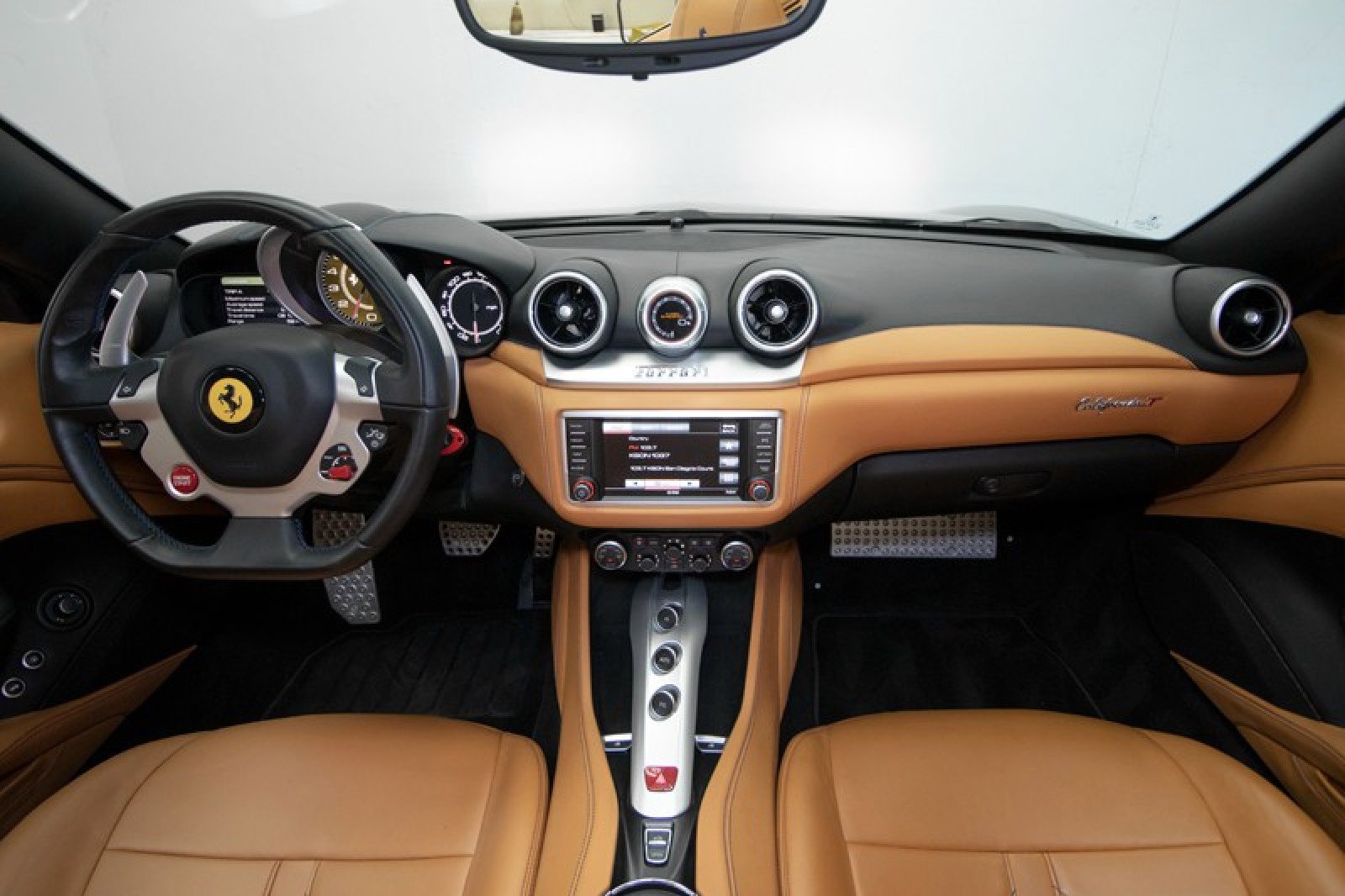 Used 2016 Ferrari California T RWD image 27