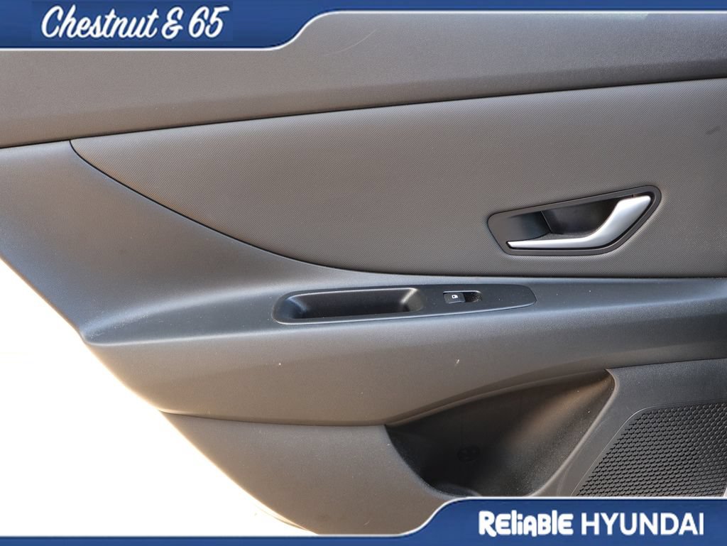 Used 2025 Hyundai Elantra Limited FWD image 17
