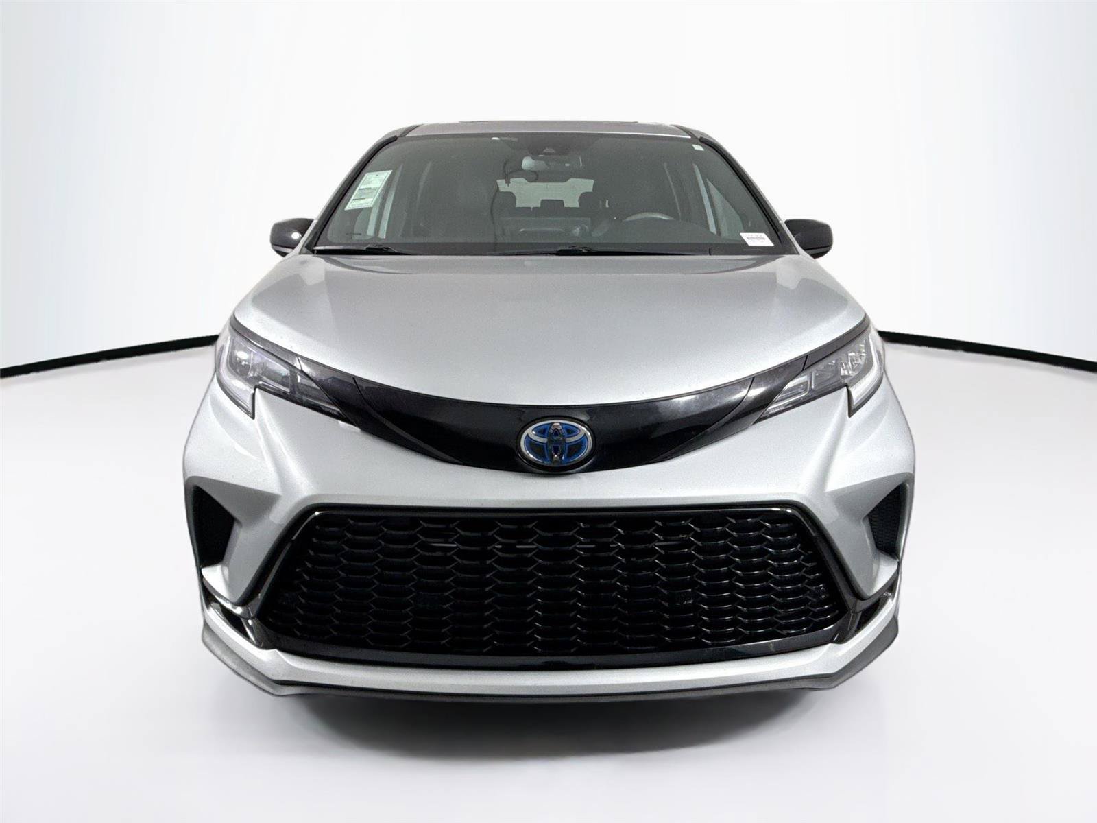 Certified 2025 Toyota Sienna XSE w/ XSE Plus Package FWD image 9