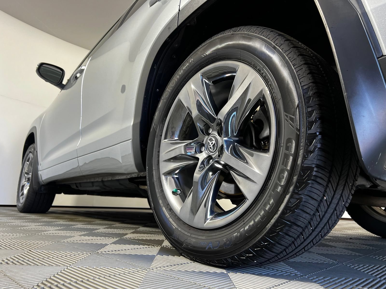 Used 2018 Toyota Highlander Limited Platinum AWD/4WD image 29