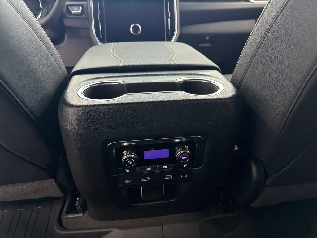 New 2026 GMC Yukon Elevation w/ Elevation Premium Package RWD image 16