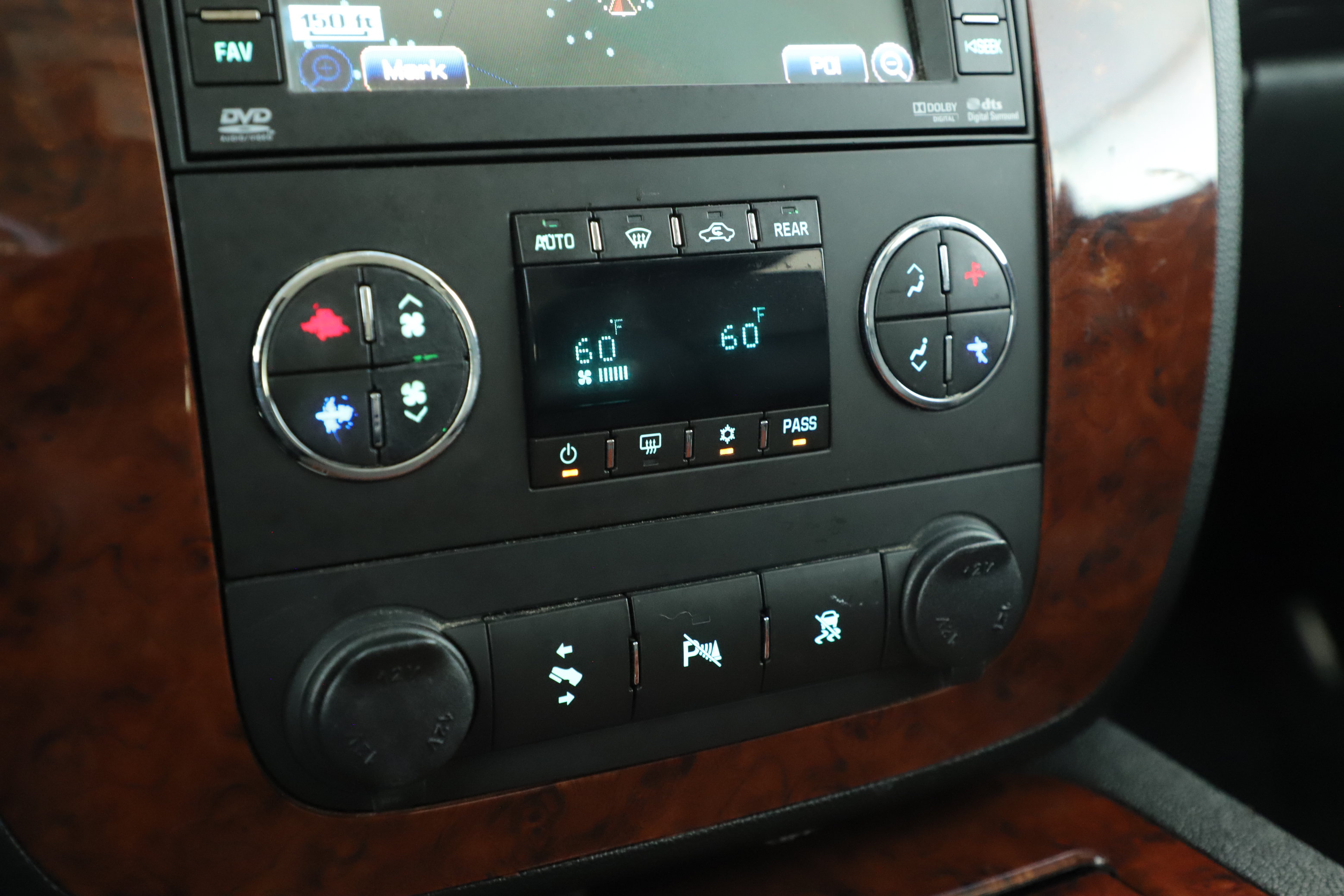 Used 2011 Chevrolet Suburban LTZ AWD/4WD image 25