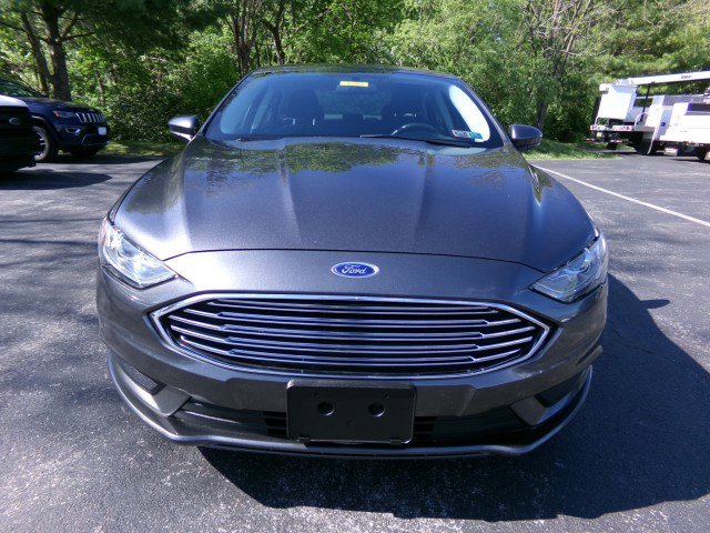 Used 2017 Ford Fusion SE FWD image 3