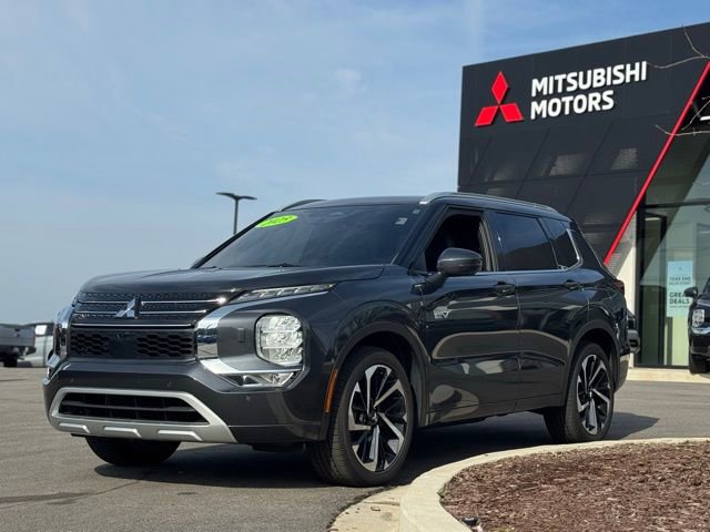 Used 2025 Mitsubishi Outlander 4WD Plug-In Hybrid image 7