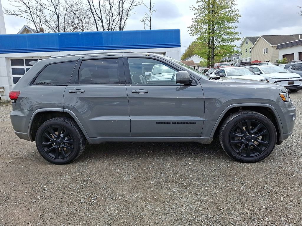 Used 2019 Jeep Grand Cherokee Altitude image 9
