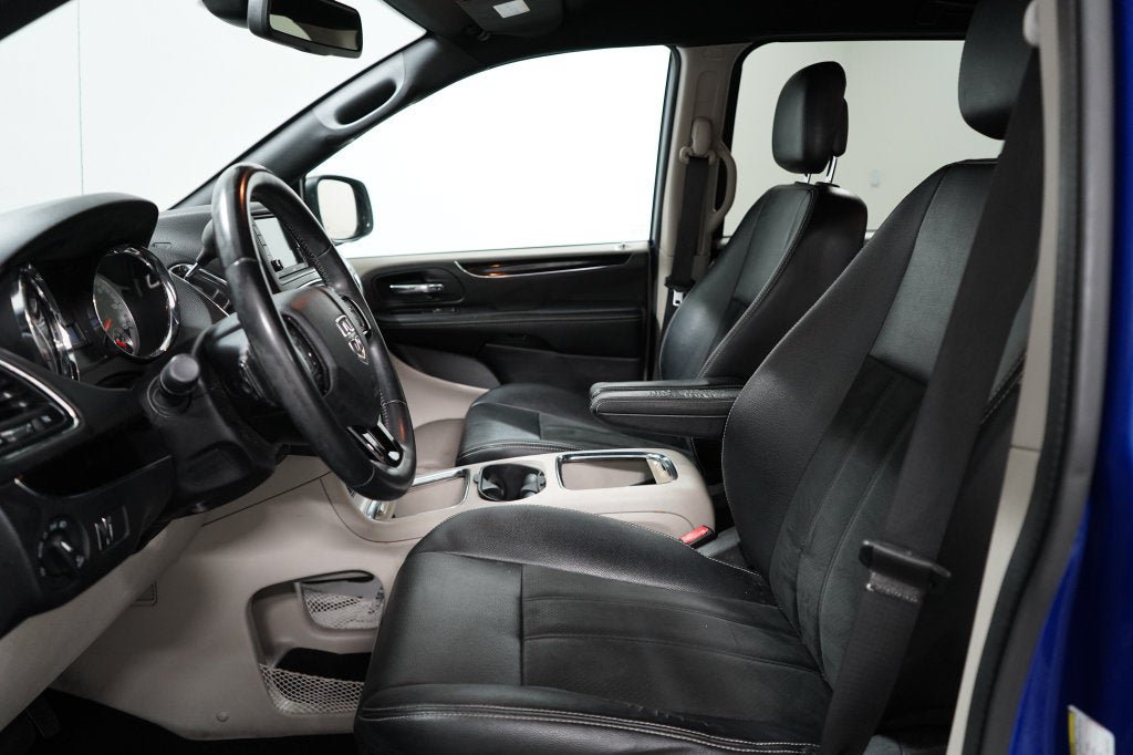 Used 2019 Dodge Grand Caravan SXT FWD image 11
