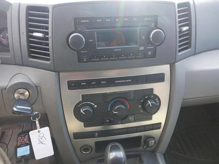 Used 2006 Jeep Grand Cherokee Laredo w/ Cargo Convenience Group AWD/4WD image 37