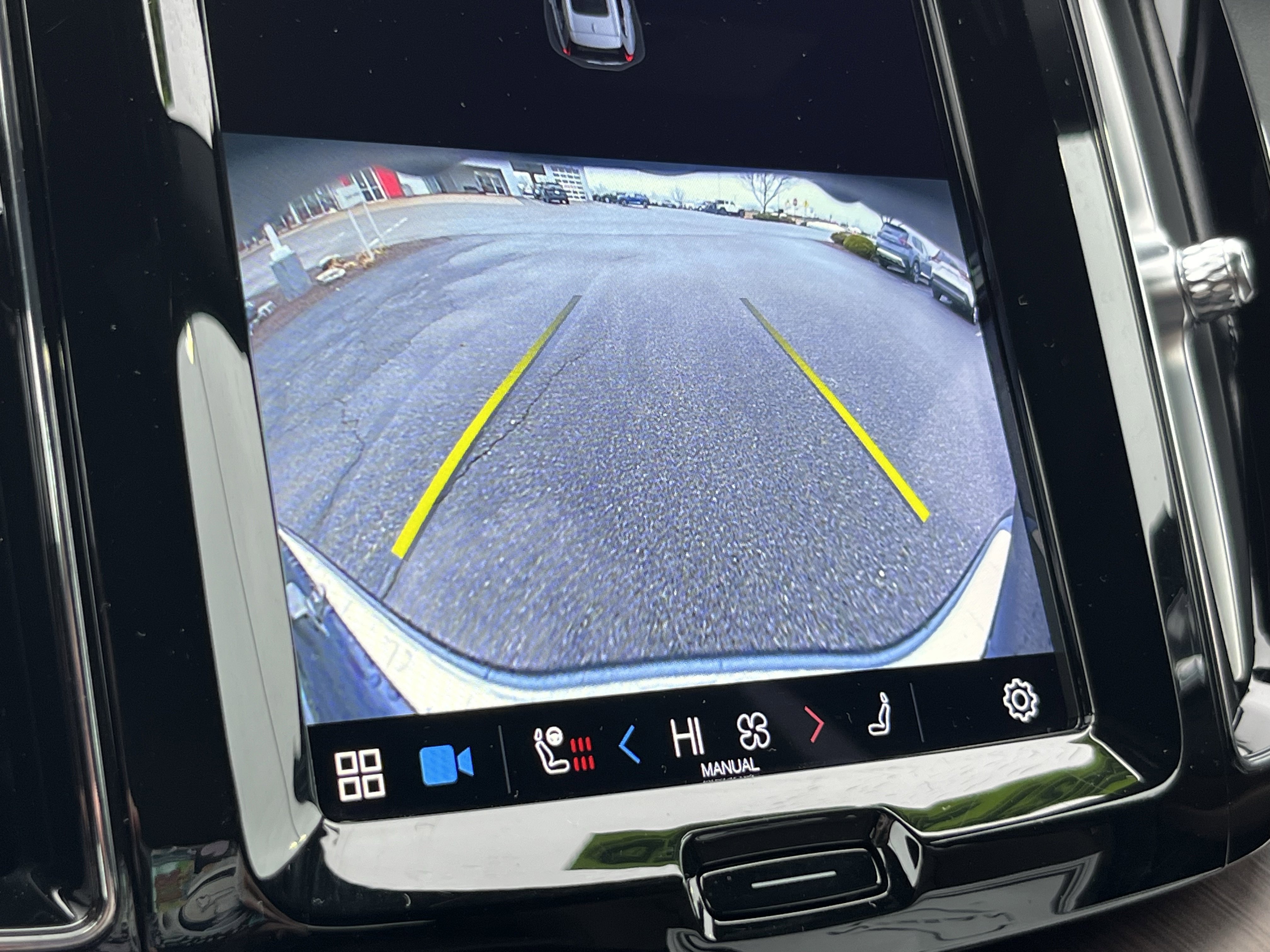 Used 2023 Volvo XC60 T8 Plus image 28