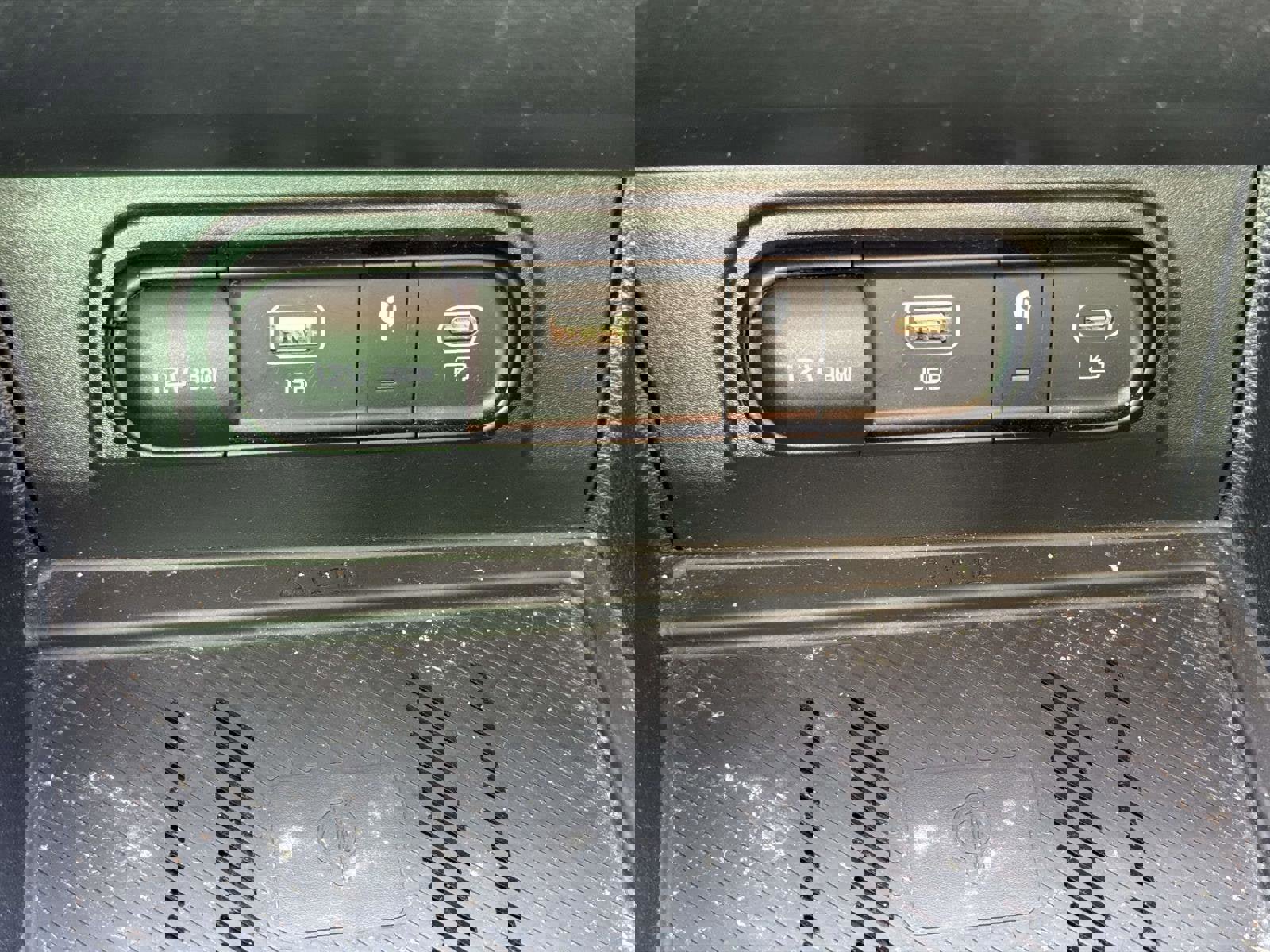 Used 2023 Kia Sportage EX image 11