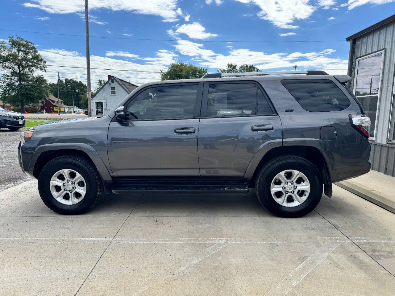Used 2021 Toyota 4Runner SR5 Premium w/ Moonroof Package AWD/4WD image 5