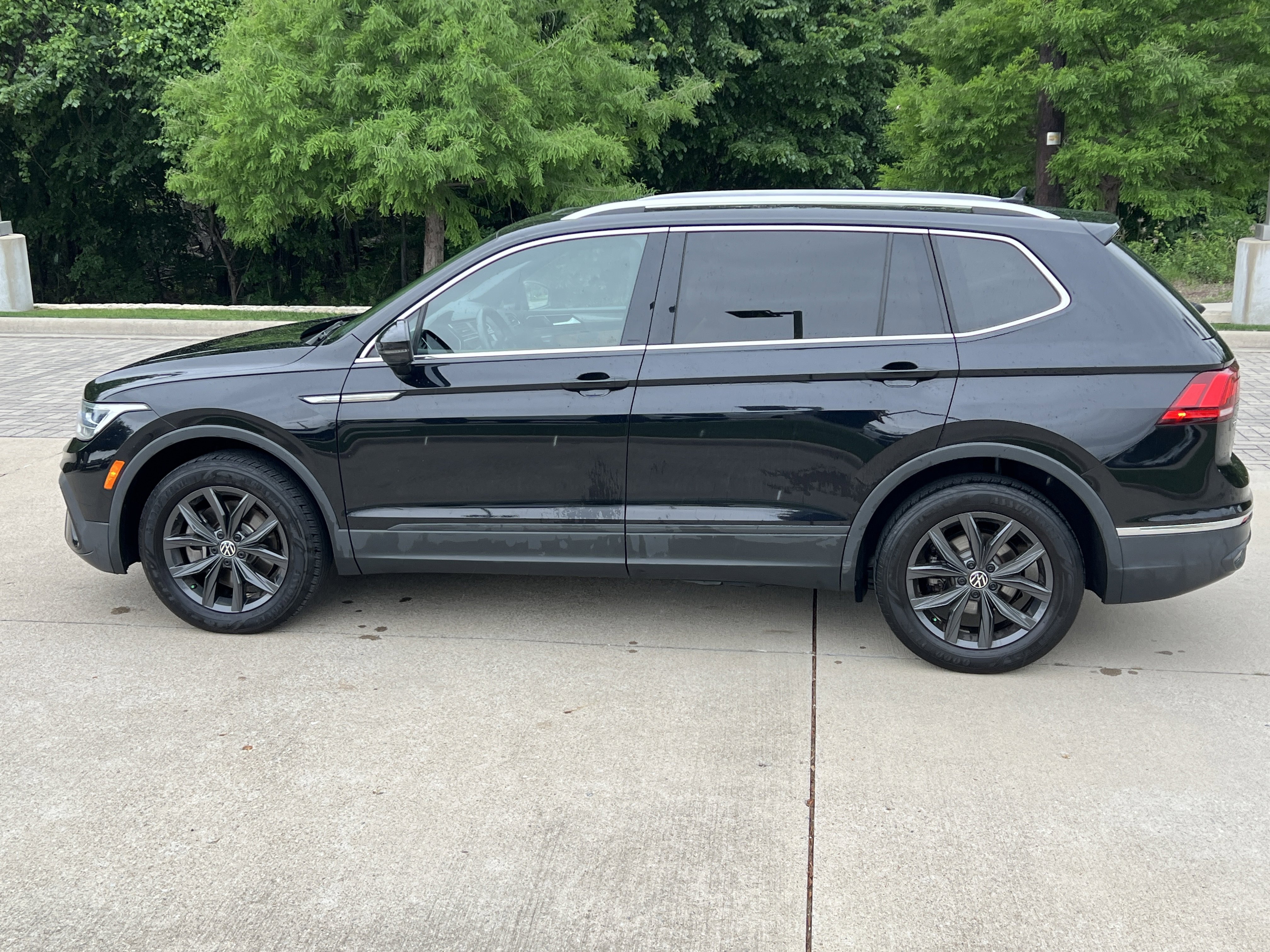 Certified 2024 Volkswagen Tiguan SE w/ Panoramic Sunroof Package FWD image 7