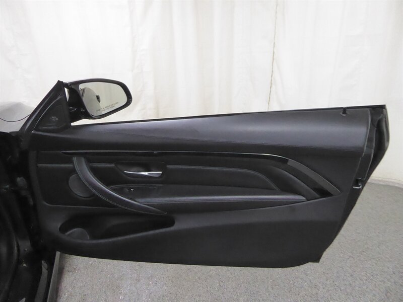 Used 2015 BMW M4 Convertible RWD image 39