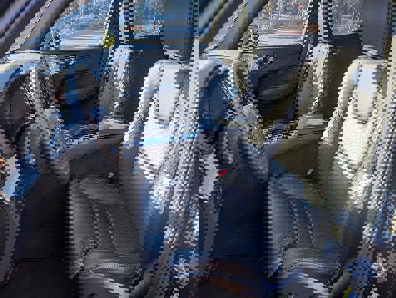 Used 2024 Volvo XC60 T8 Ultimate w/ Protection Package Premier image 10