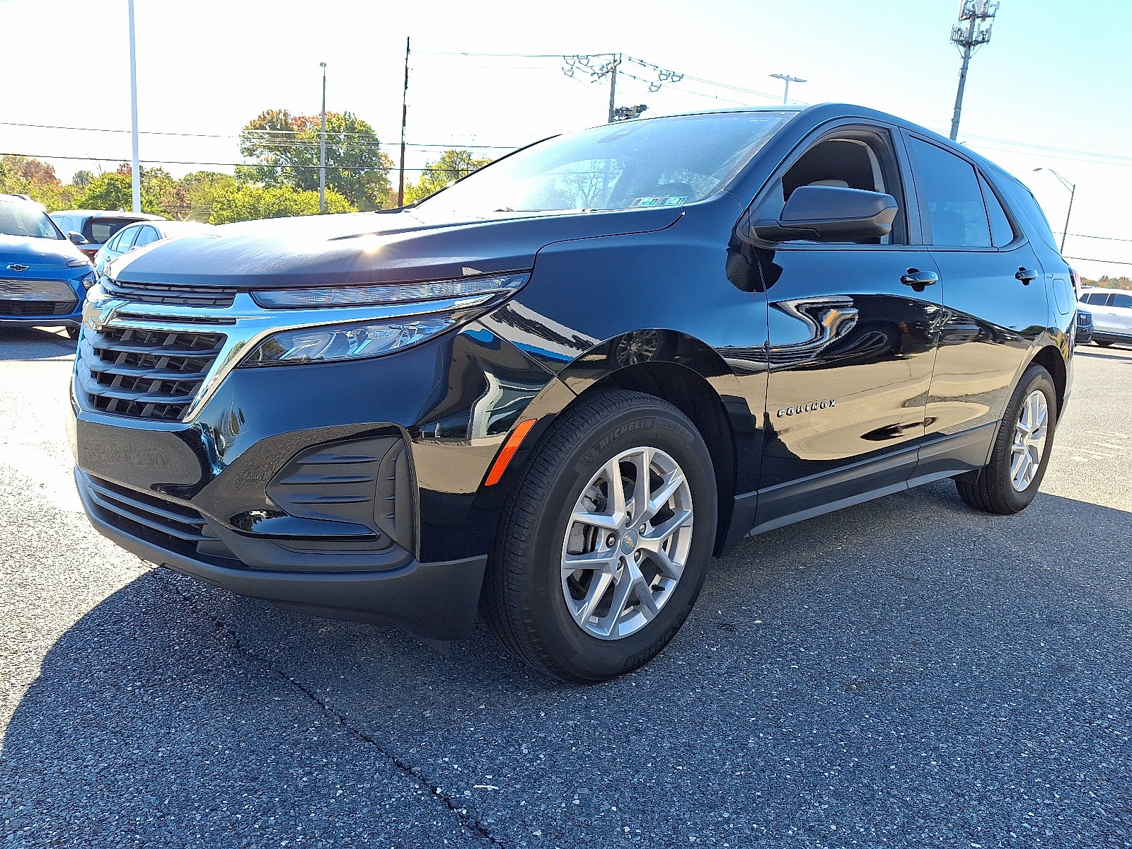 Used 2023 Chevrolet Equinox LS w/ LS Convenience Package FWD image 3