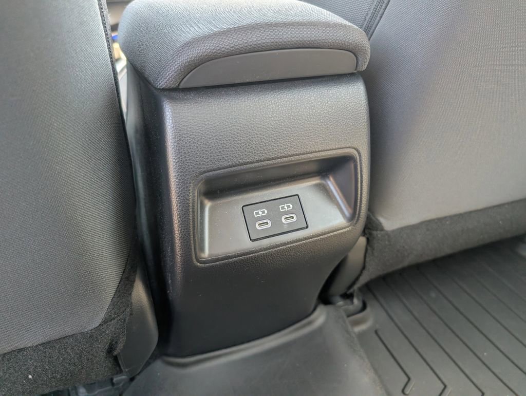 Used 2025 Toyota Corolla LE image 27