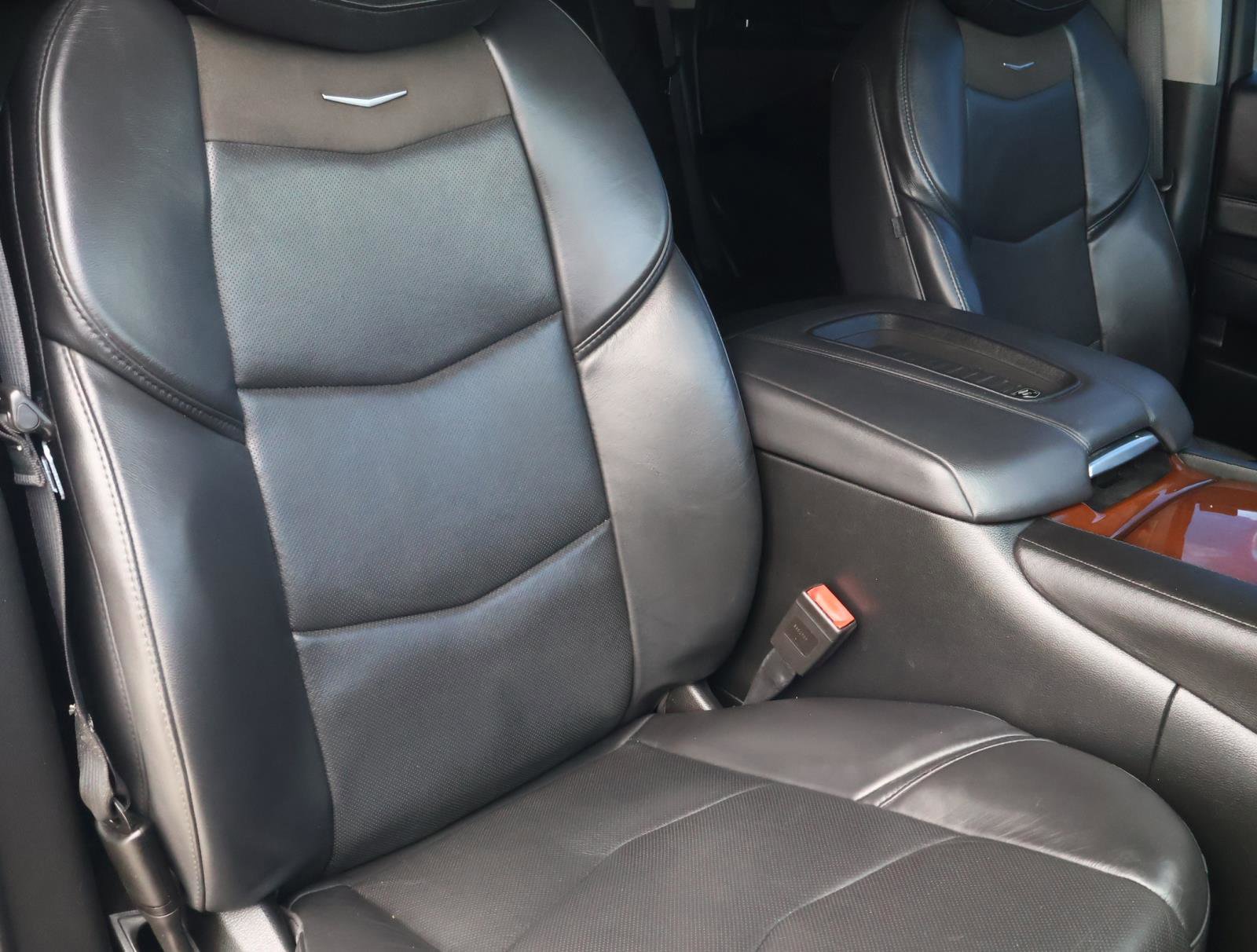 Used 2018 Cadillac Escalade Premium Luxury RWD image 23