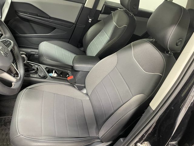 Used 2023 Volkswagen Taos SE w/ Panoramic Sunroof Package AWD/4WD image 13