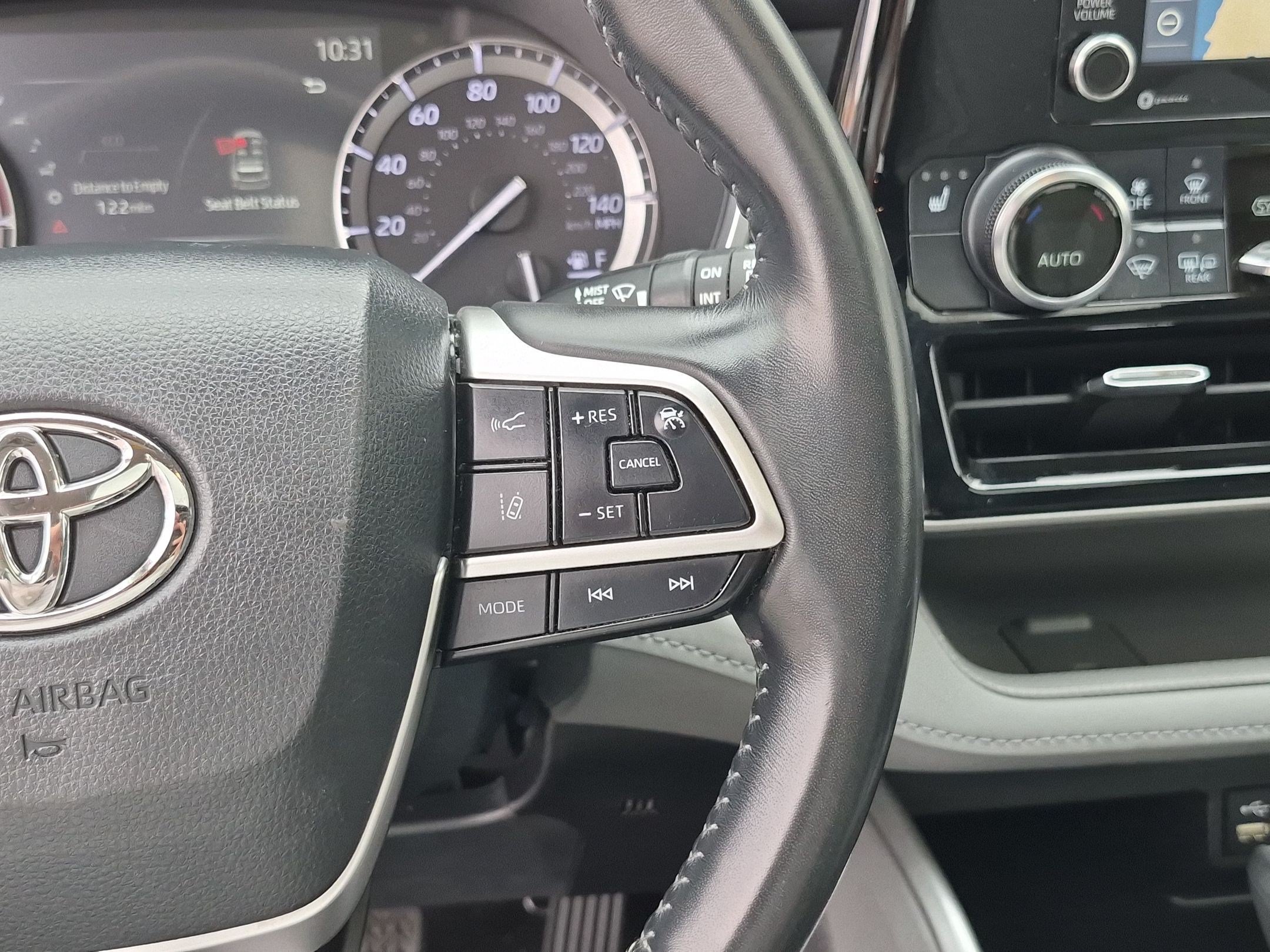 Used 2022 Toyota Highlander XLE AWD/4WD image 21