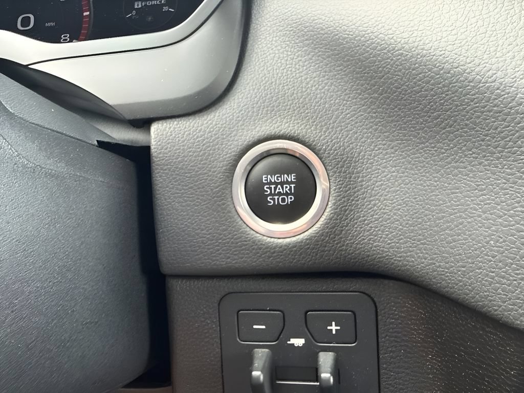 Used 2024 Toyota Tundra Limited AWD/4WD image 17