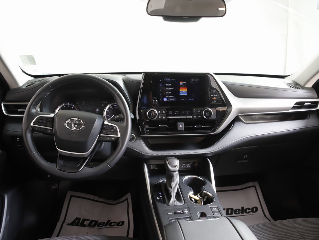 Used 2024 Toyota Highlander LE image 13