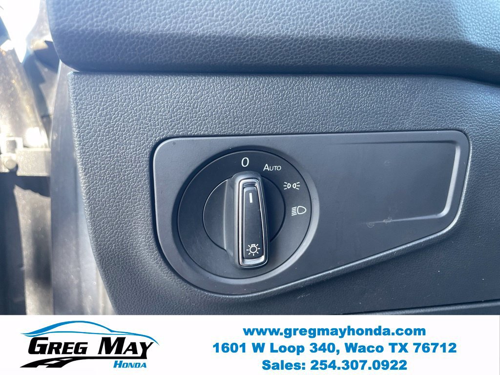 Used 2024 Volkswagen Tiguan SE w/ Panoramic Sunroof Package FWD image 15