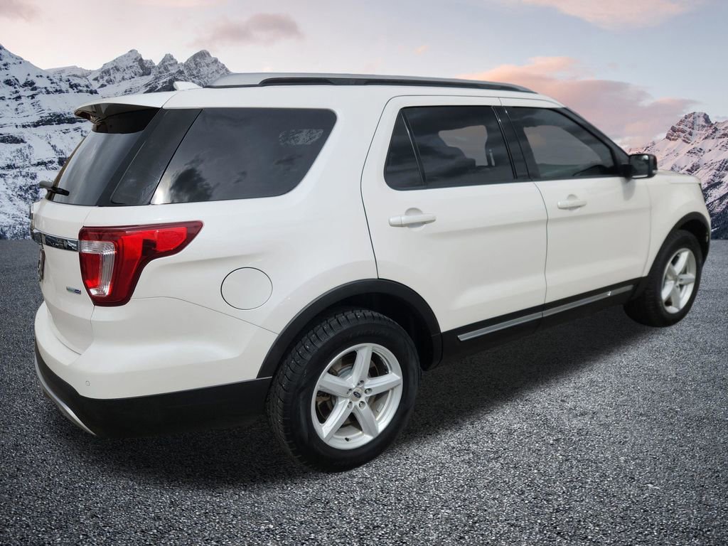 Used 2017 Ford Explorer XLT w/ Equipment Group 202A image 6