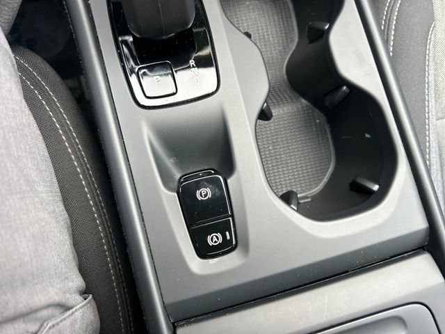 Used 2024 Volvo XC40 B5 Core image 18