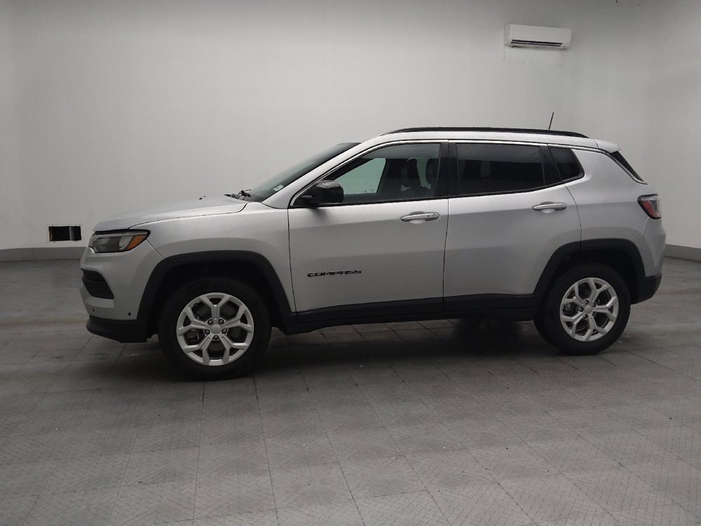 Used 2024 Jeep Compass Latitude AWD/4WD image 2