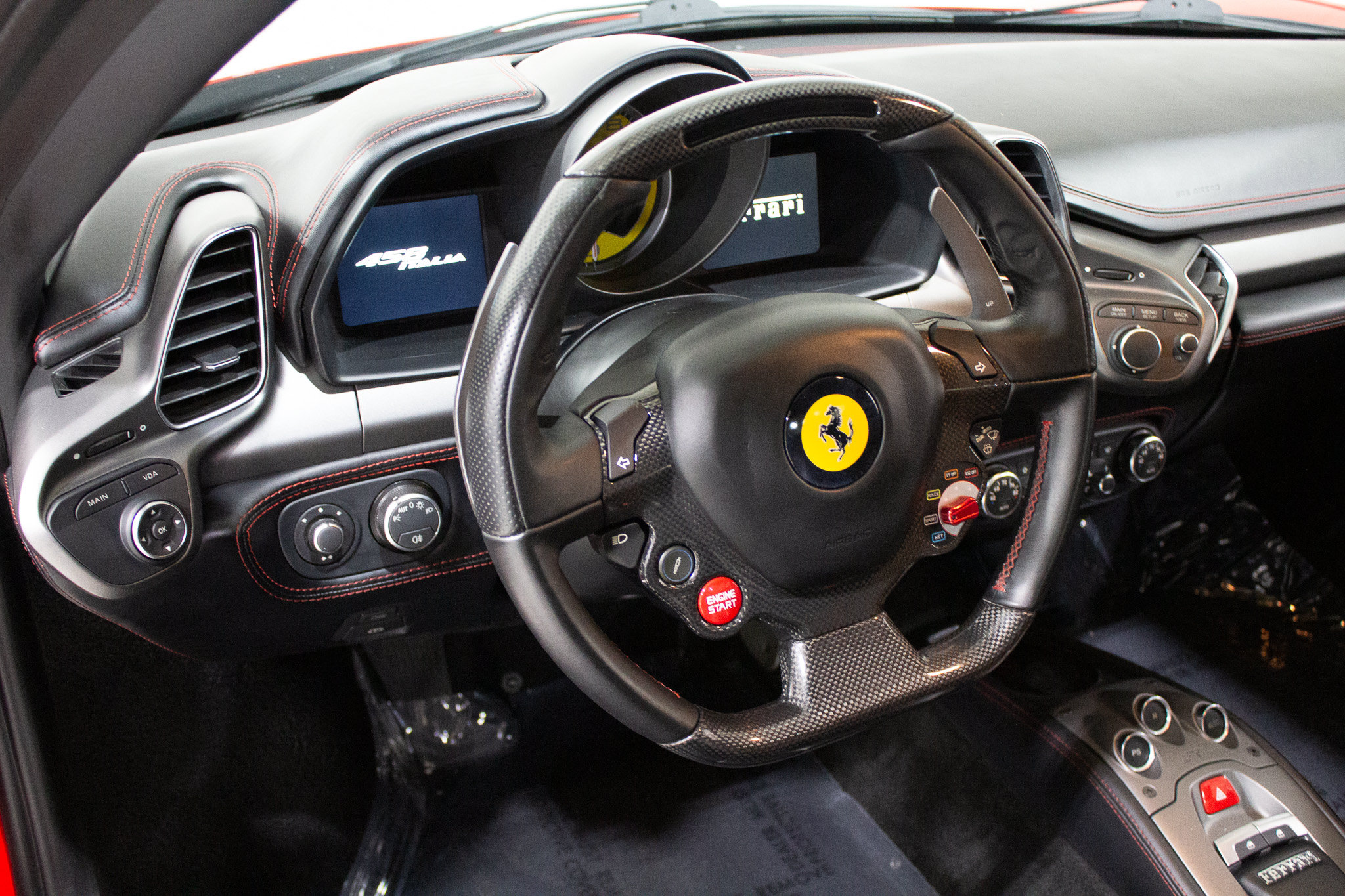 Used 2014 Ferrari 458 Italia Coupe RWD image 23