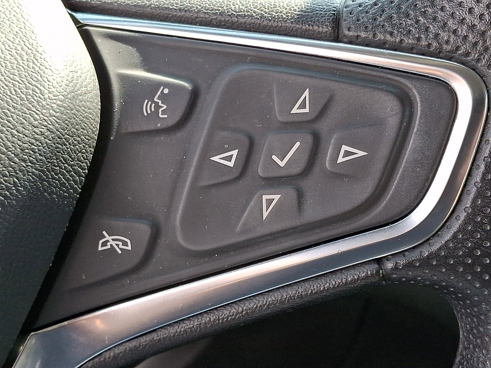 Certified 2024 Chevrolet Equinox LS image 22