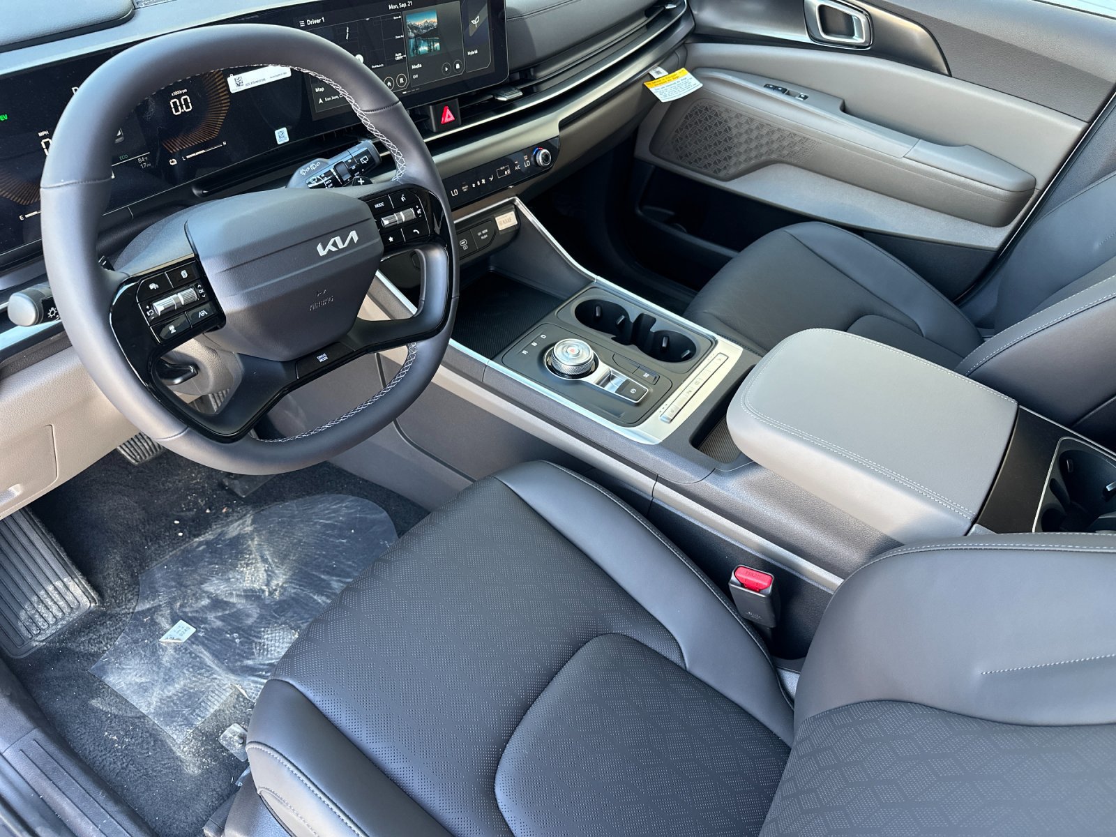 New 2027 Kia Carnival LXS FWD image 10