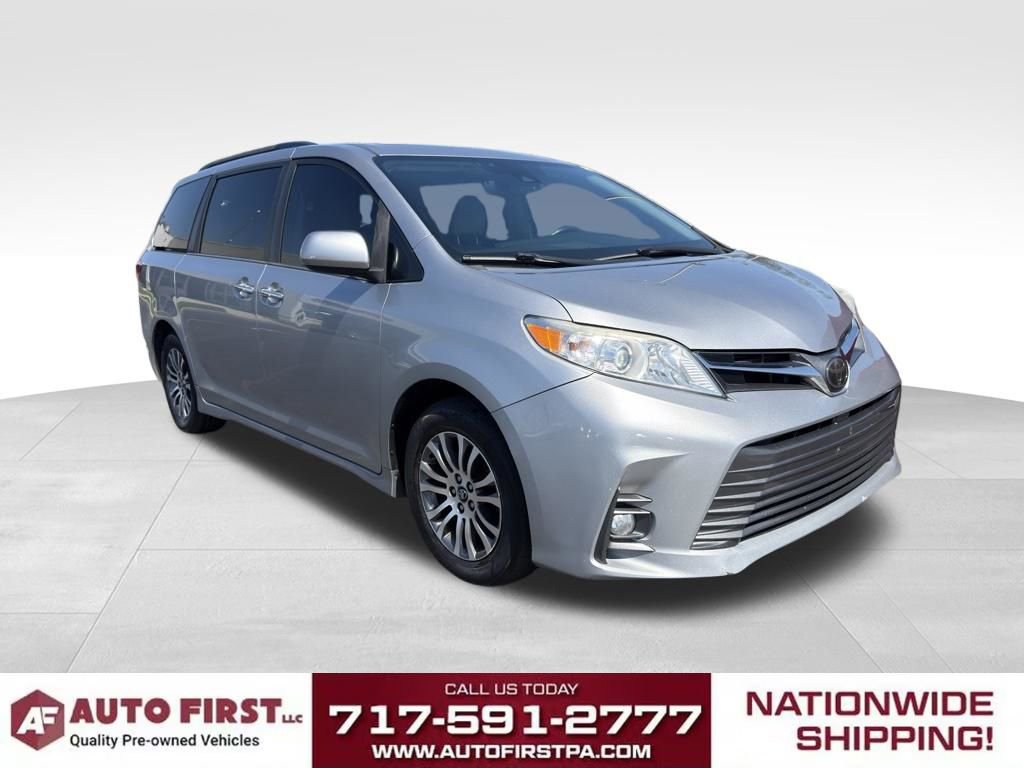 Used 2018 Toyota Sienna XLE w/ XLE Navigation Package FWD image 1