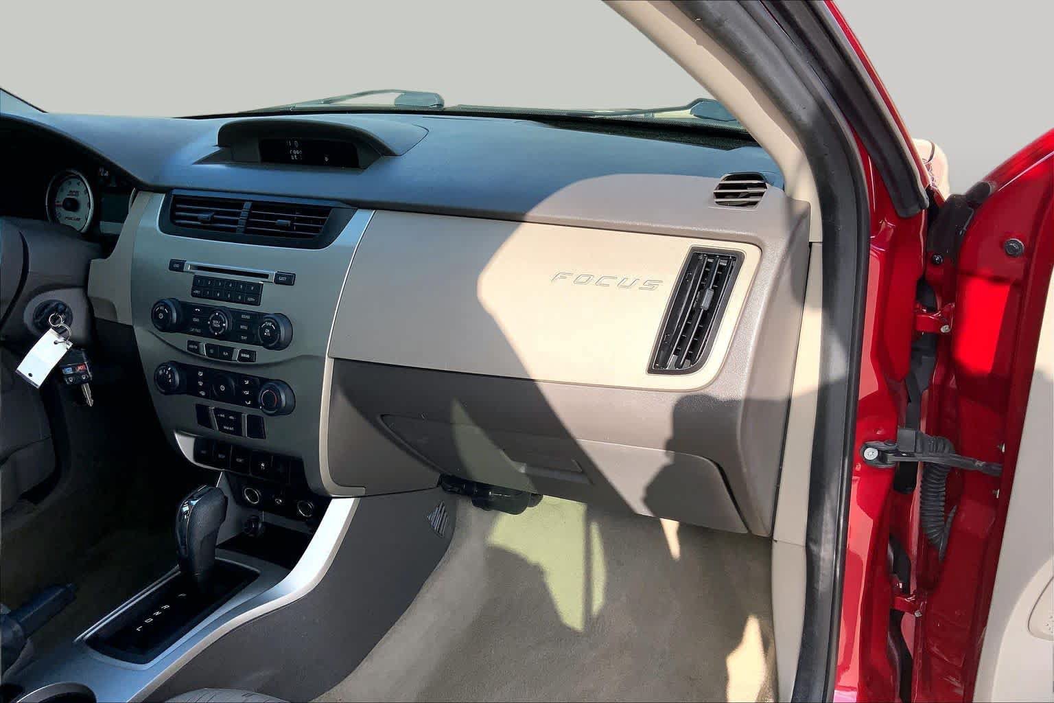 Used 2010 Ford Focus SE FWD image 17
